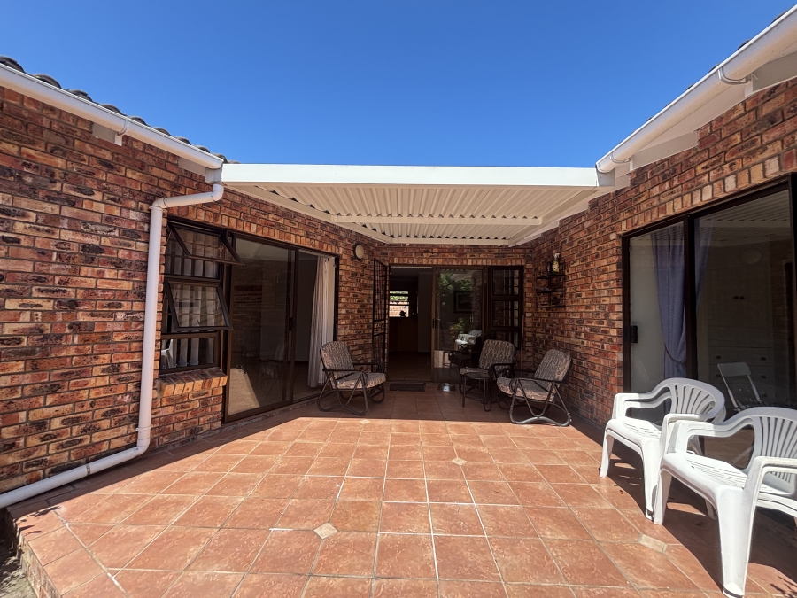 To Let 3 Bedroom Property for Rent in Summerstrand Eastern Cape